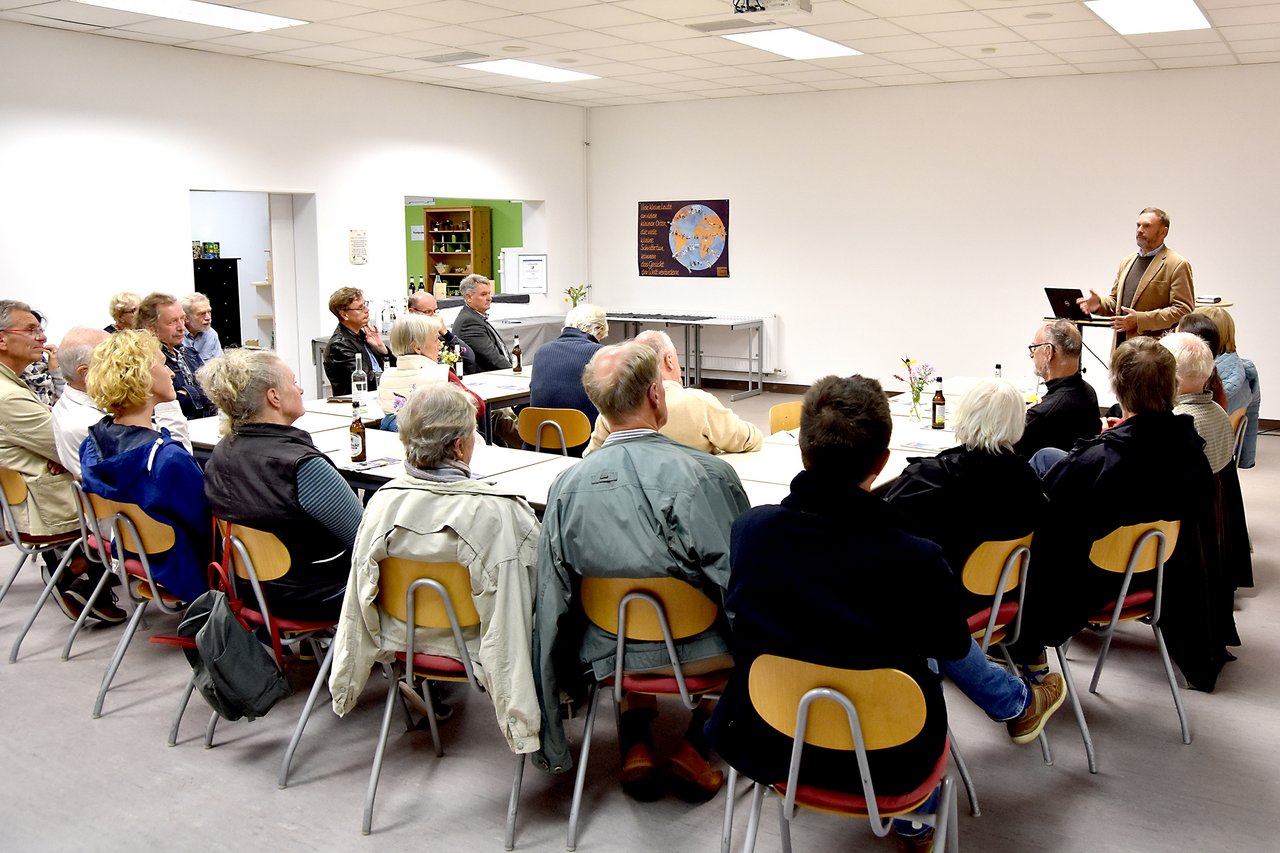 Forstamtsleiter Diethard Altrogge zu Gast bei den Hilchenbacher Grünen: "Für den Wald ist es fünf nach Zwölf!"