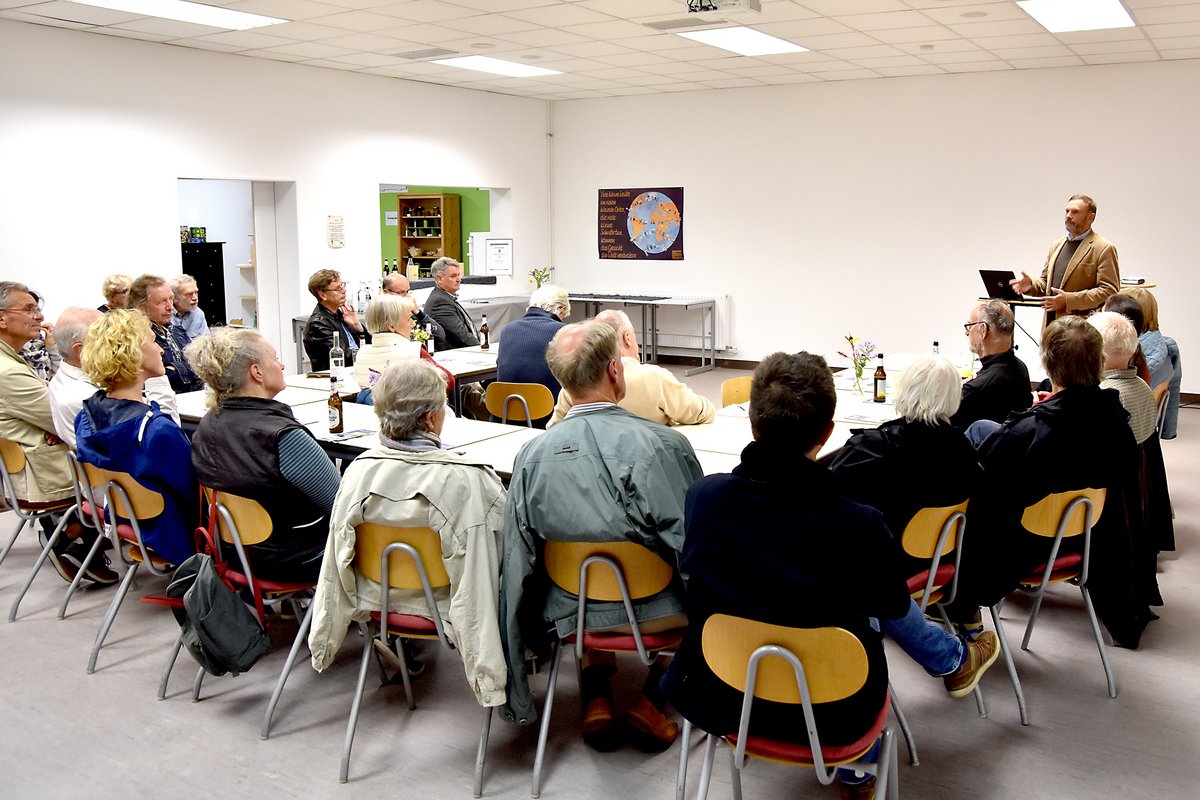 Forstamtsleiter Diethard Altrogge zu Gast bei den Hilchenbacher Grünen: "Für den Wald ist es fünf nach Zwölf!"